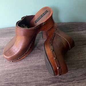 Vtg Y2K NINE WEST Leather Clogs Wooden Heel 6